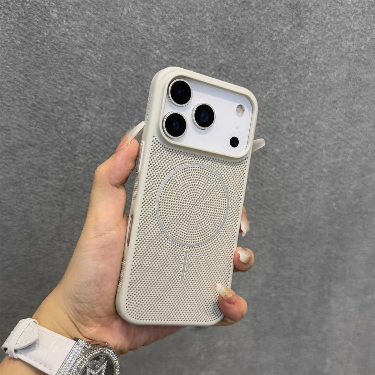 Aero Vent Flow MagSafe Case